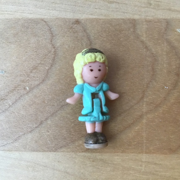 Polly Pocket and Case - Picture 3 of 8